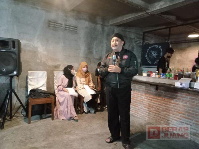 Stephanus Sukirno Sosialisasikan Bank Sampah di Desa Plawikan