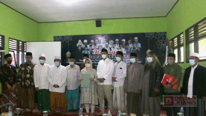 Susun Raperda Fasilitasi Pesantren, Bupati Tiwi Terima Rekomendasi dari Ulama dan Pengasuh Ponpes