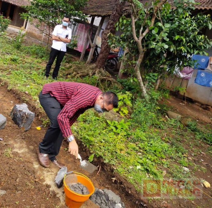 Suyadi Lakukan Groundbreaking Pembangunan Fasum di Desa Gintang