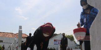 Teguhkan Nilai Luhur, Mbak Eisti Ziarah TMP