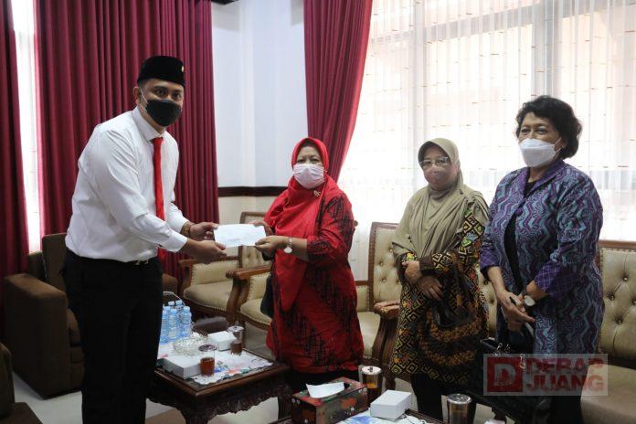 Terima Audiensi Perwari, Hamenang Wajar Ismoyo Berikan Tali Asih