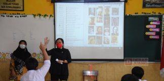 Tinjau PTM di DIY, Puan Ngajar Sejarah dan Beri Kuis ke Siswa