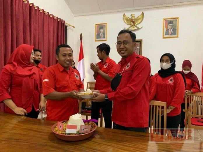 Tumpengan Peringati HUT ke-8 Komunitas Juang