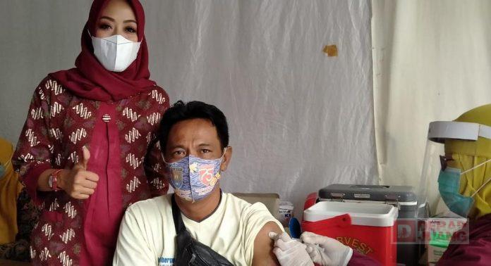 Vaksinasi Dosis 2 Desa Pesanggrahan, Anggit Mari Kita Jalankan Program Pemerintah dengan Baik
