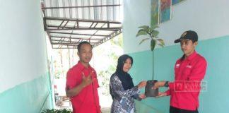 Amin Lukmantoro Bagi Ribuan Bibit Pohon Gratis