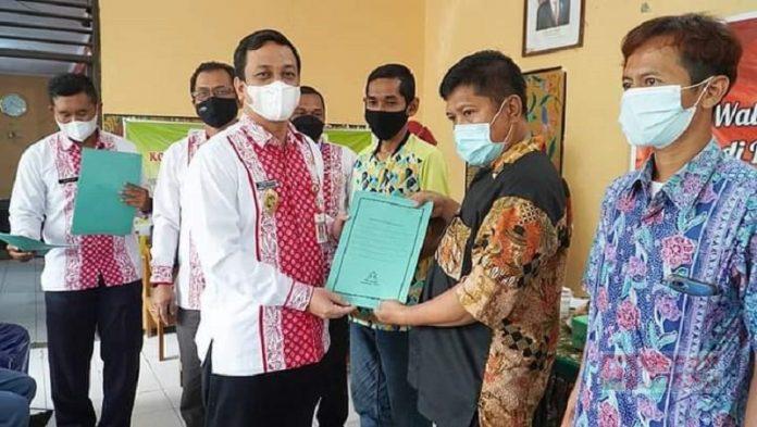 Apresiasi RTRW, Walikota Pekalongan Salurkan Bantuan Operasional
