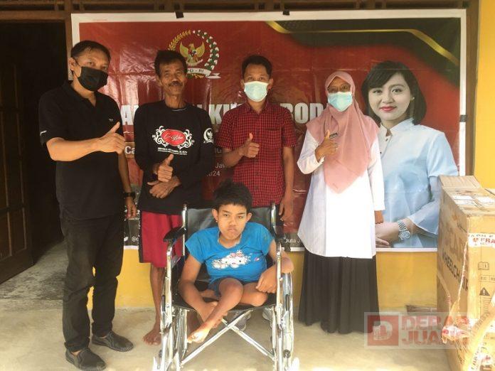 Bantuan Kursi Roda Mbak Casytha Untuk Dek Pipit