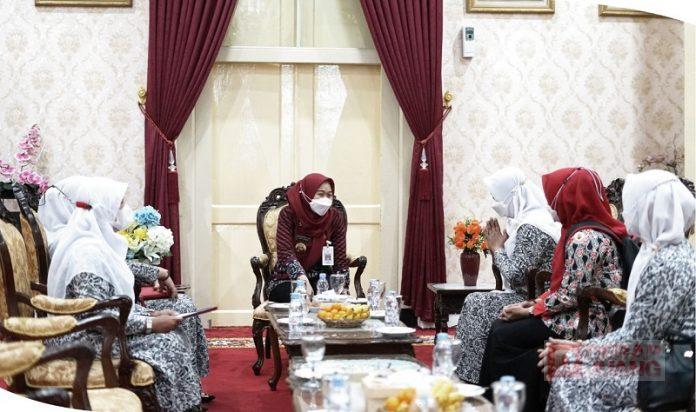 Bareng IBI Cabang Demak, Mbak Eisti Kuatkan Bounding Visi-Misi