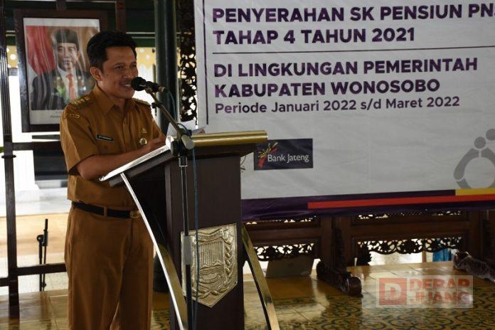 Bupati Afif Berikan Pesan Kepada PNS Purna Tugas (2)