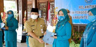 Bupati Ngesti Hadiri Pelantikan Ketua Tim Penggerak PKK