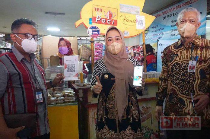 Bupati Tiwi Luncurkan Aplikasi SIMHP dan QRIS Pasar Segamas