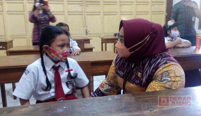 Bupati Yuni Gencarkan Imunisasi Bagi Siswa SD di Bumi Sukowati