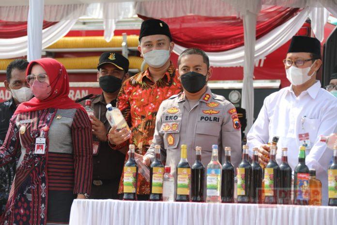 Ciptakan Kondusifitas di Klaten, Sri Mulyani Musnahkan Ribuan Miras