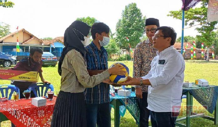 Hendrikus Dan Dion Agasi Beri Perhatian Pada Bola Voli (2)