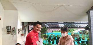 Inghwi Serahkan Bantuan Drainase Di Parakan Wetan