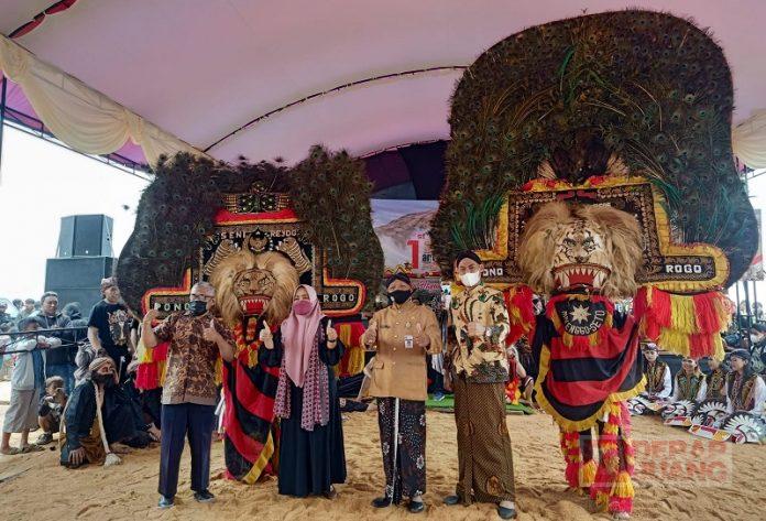 Kepedulian Endrianingsih Terhadap Dunia Kesenian