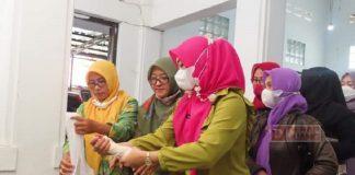 Kurangi Limbah Batik, Inggit Soraya Kenalkan Batik Eco-Print