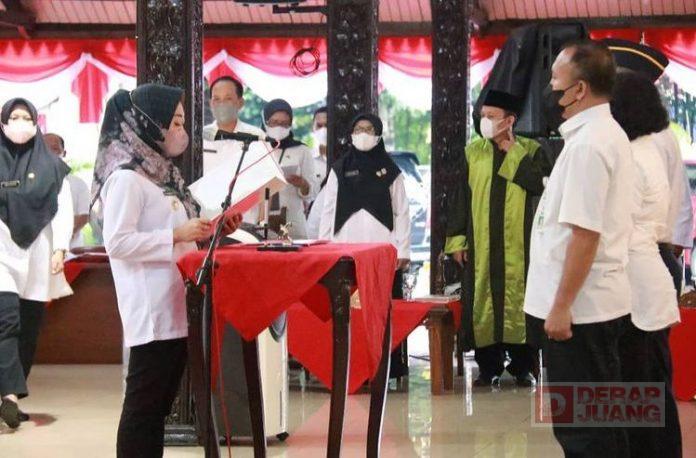 Lantik 160 Pejabat Fungsional, Bupati Tiwi Terus Tingkatkan Kinerja