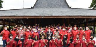 Lepas Tim Bola Voli U-17, Sri Sumarni: Jaga Sportivitas dan Raih Prestasi