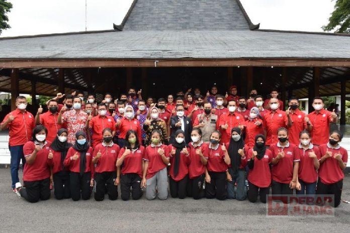 Lepas Tim Bola Voli U-17, Sri Sumarni; Jaga Sportivitas dan Raih Prestasi