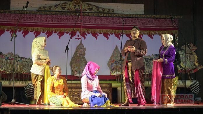 Lincahnya Kader PDI Perjuangan Magelang Main Ketoprak