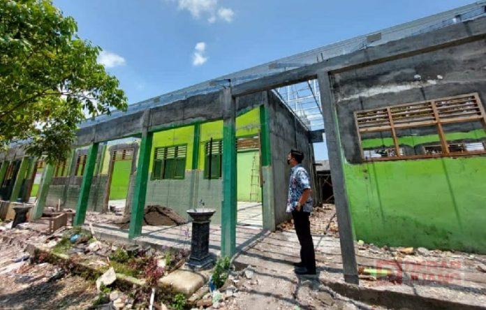 Mas Bintang Tinjau Lokasi dan Siap Bantu Renovasi SMP Tawangharjo