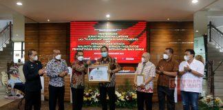 Mas Hendi Wakili Ahli Waris Terima Sertifikat HAKI Karya Ki Nartosabdho