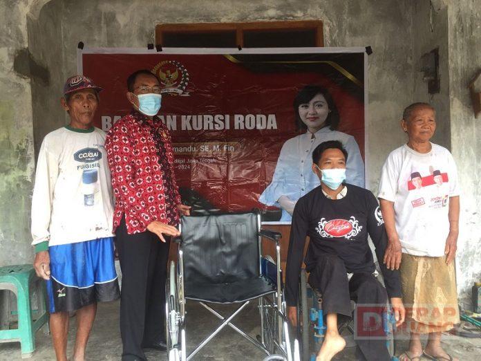 Melalui Suparno, Mbak Casytha Serahkan Bantuan Kursi Roda