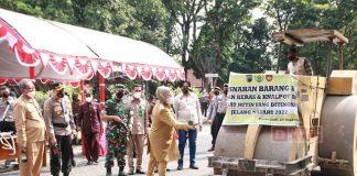 Musnahkan Ribuan Botol, Sri Sumarni: Upaya Tertibkan Peredaran Miras