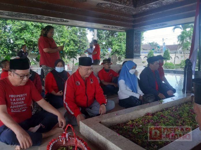 Nyekar Makam Bung Karno, Harris Turino Bermujahadah, Menjemput Kemenangan (2)