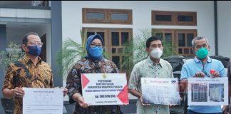 Peduli Korban Erupsi Semeru, Bupati Yuni Meluncur ke Lumajang Serahkan Bantuan