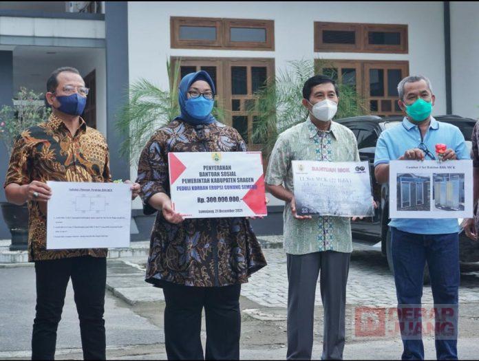 Peduli Korban Erupsi Semeru, Bupati Yuni Meluncur ke Lumajang Serahkan Bantuan