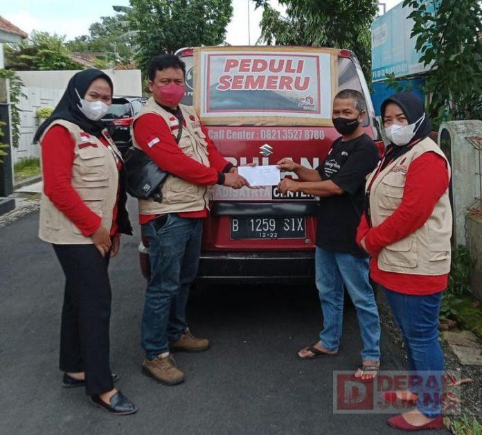 Peduli Sesama, Baguna PDI Perjuangan Banyumas Serahkan Bantuan untuk Korban Semeru