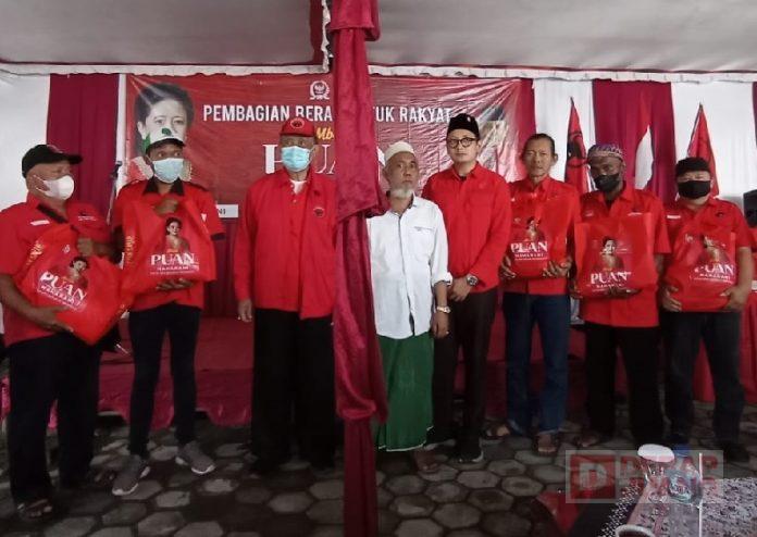 Peduli Wong Cilik, Mbak Puan Bagi Beras di DPC Purworejo