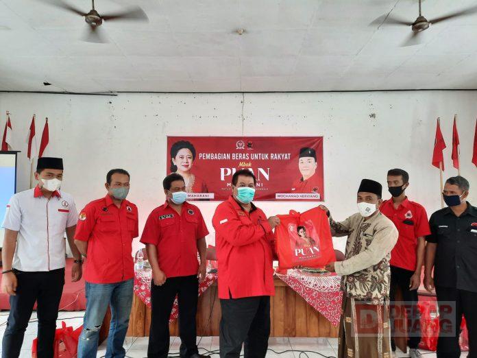 Salurkan Bantuan Beras dari Mbak Puan, DPC PDI Perjuangan Kendal Rilis Secara Simbolis