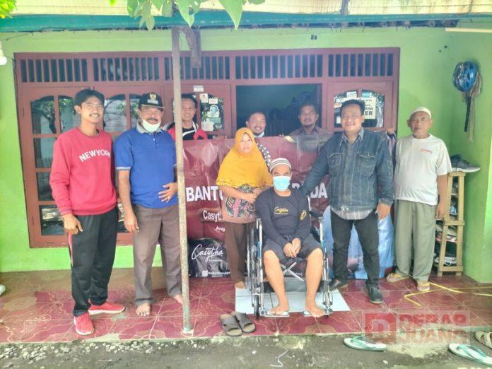 Salurkan Bantuan Kursi Roda dari Mbak Casytha, AMJ Nanang Pemuda Harus Peduli Terhadap Sesama