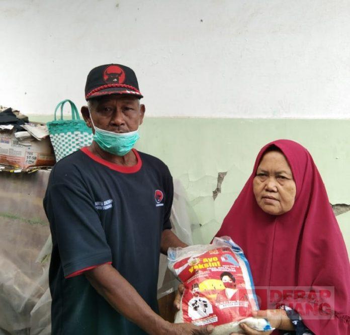 Satgas PDI Perjuangan Kota Pekalongan Salurkan Bantuan Beras