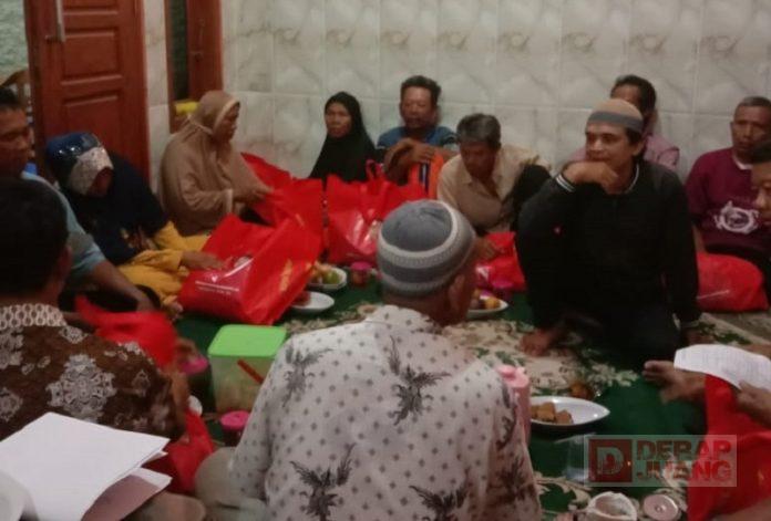 Senyum Bahagia Warga Wonokromo Mendapat Bantuan dari Mbak Puan