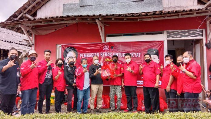 Serahkan 500 Paket Beras, Mas Vino Dari Mbak Puan untuk Rakyat