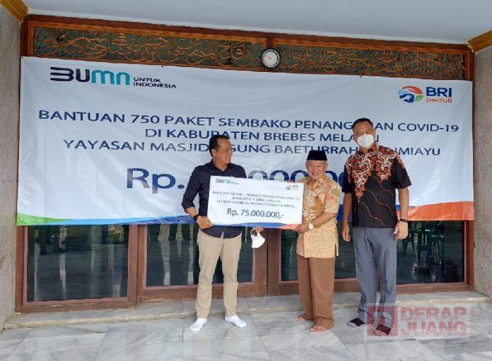 Serahkan Bantuan di Masjid Agung Bumiayu, Haris Turino Terpanggil untuk Membantu