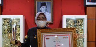 Terima Penghargaan Bidang Pertanian, Sri Sumarni: Semoga Petani Sejahtera