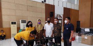Tunaryo Salurkan Bantuan Alat Musik