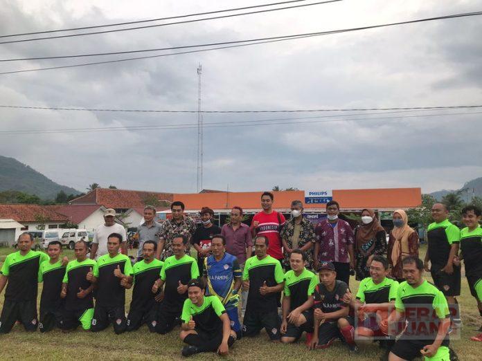 Wujud Kepedulian Asfirla Kepada Tim Sepak Bola di Ajibarang