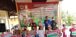 Wujud Kepedulian Kepada Petani, Moch. Ichwan Serahkan Bantuan Cultivator di Purbalingga