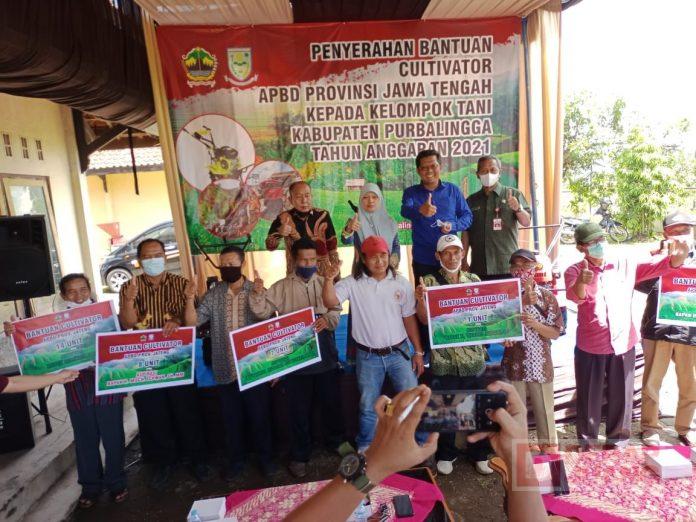 Wujud Kepedulian Kepada Petani, Moch. Ichwan Serahkan Bantuan Cultivator di Purbalingga