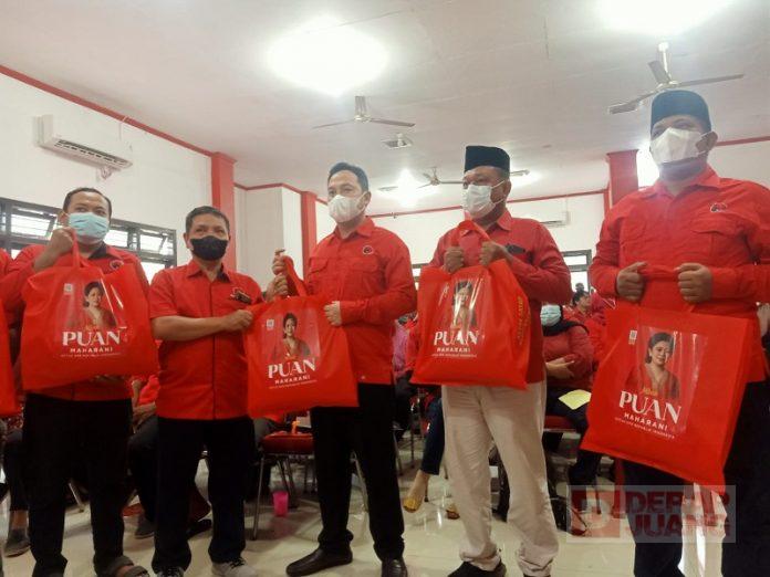 Wujud Kepedulian Mbak Puan, Bagikan 2.500 Paket Beras di Pekalongan