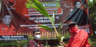 Bagikan 1000 Bibit Pohon Kelapa, Taufik: Jaga Bumi Untuk Anak Cucu Kita