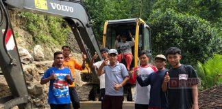 Bantu Pembukaan Jalan, Mas Ari Terjunkan Alat Berat