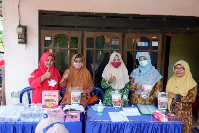Berbagi Kasih di Awal Tahun, Nurul Bagikan Makanan Tambahan Balita