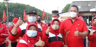 Bersama Simpatisan PDI Perjuangan Kota Semarang, Mas Hendi Tanam Mangrove di Pantai Mangunharjo